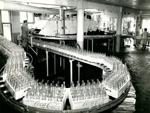 ETTER KRIGEN: Fra den første fabrikken i Oslo i 1948. Tapperiet lå i Vahls gate 3, rett vest for dagens Tøyenhagen.