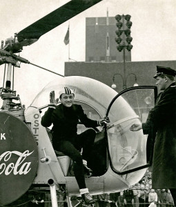 KREATIV REKLAME: Under OL i Oslo i 1952 chartret Coca-Cola det første helikopteret som ble vist fram i Norge.