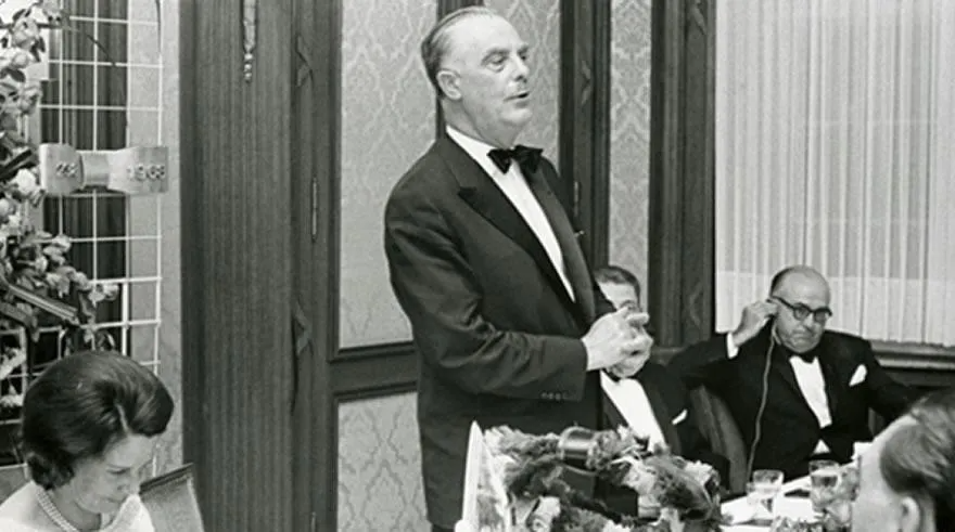 Max Keith, administrerende direktør i tyske Coca-Cola GmbH, fant ut at nødvendighet var oppfinnelsens mor. (Foto: The Coca-Cola Company)